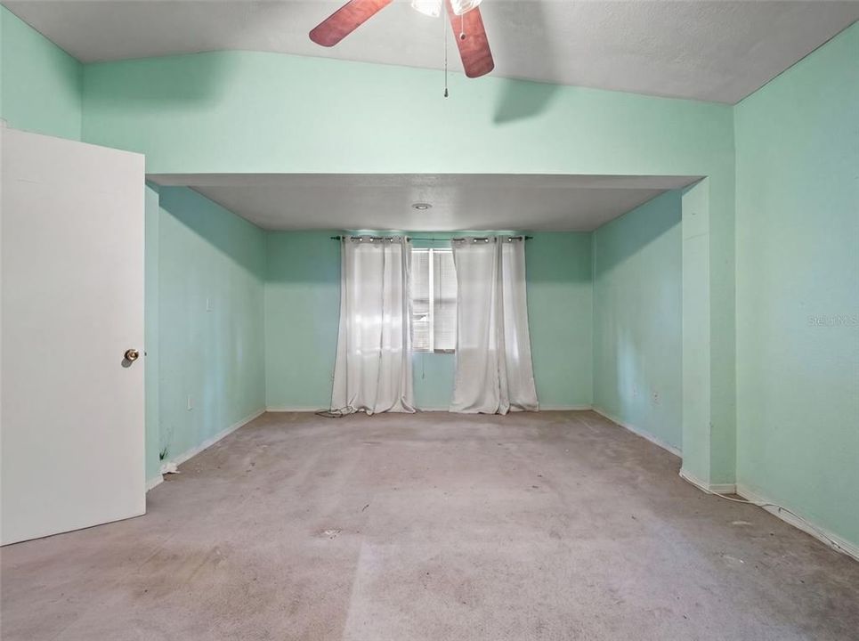 For Sale: $250,000 (3 beds, 2 baths, 1384 Square Feet)