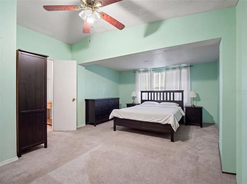For Sale: $250,000 (3 beds, 2 baths, 1384 Square Feet)