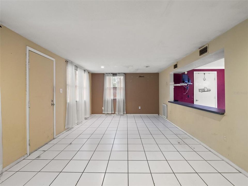 For Sale: $250,000 (3 beds, 2 baths, 1384 Square Feet)