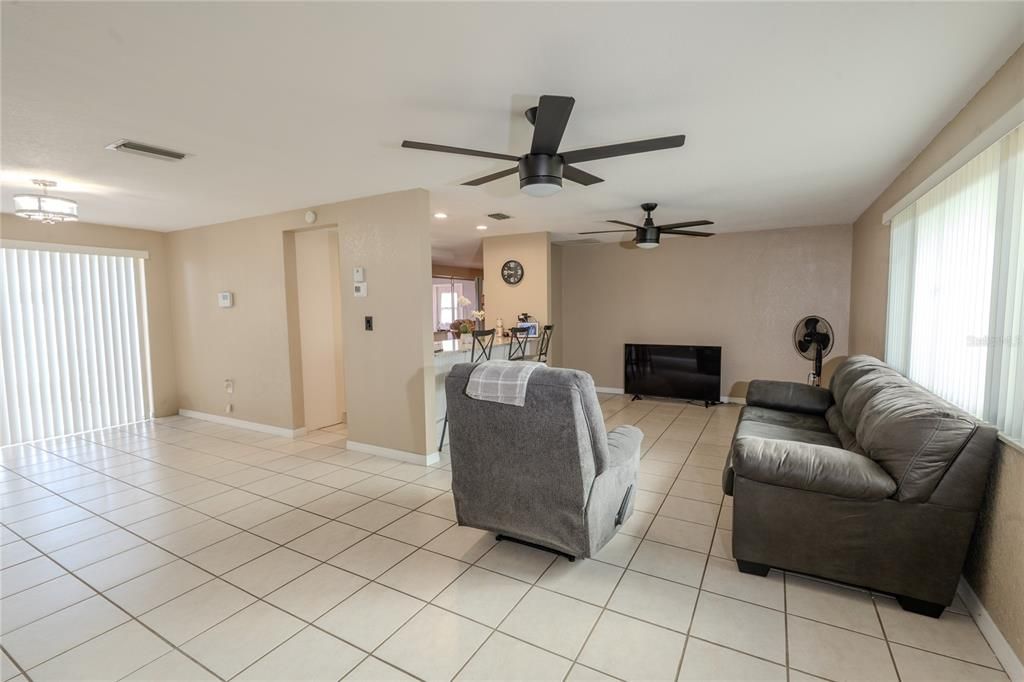 For Sale: $285,000 (2 beds, 2 baths, 1634 Square Feet)