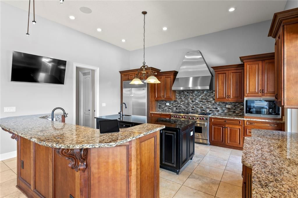 For Sale: $1,990,000 (4 beds, 4 baths, 5317 Square Feet)