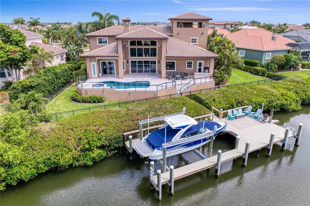 For Sale: $1,990,000 (4 beds, 4 baths, 5317 Square Feet)