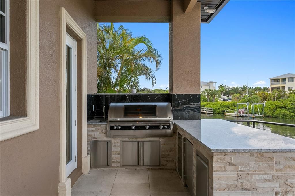 For Sale: $1,990,000 (4 beds, 4 baths, 5317 Square Feet)