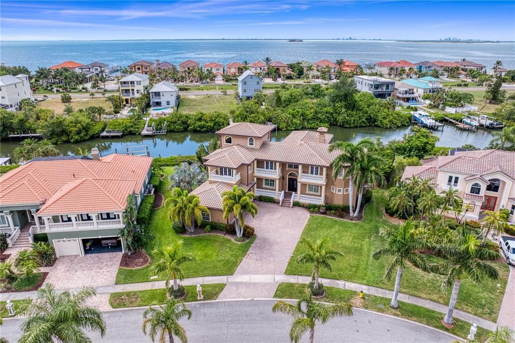 For Sale: $1,990,000 (4 beds, 4 baths, 5317 Square Feet)