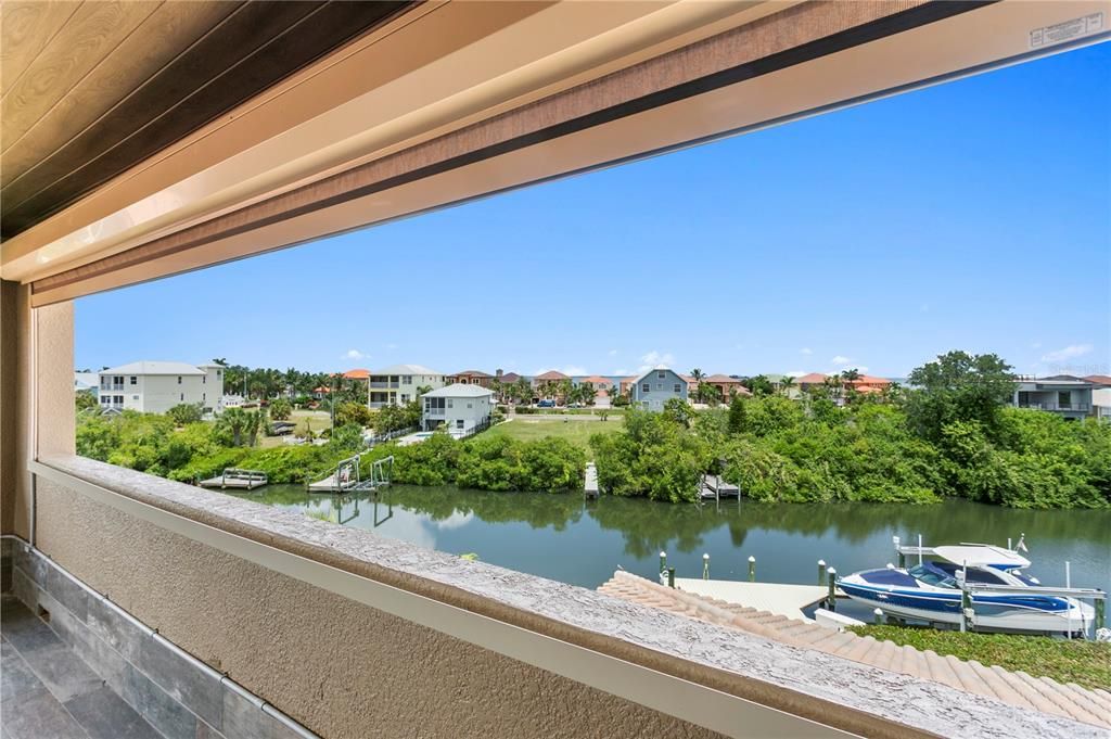 For Sale: $1,990,000 (4 beds, 4 baths, 5317 Square Feet)