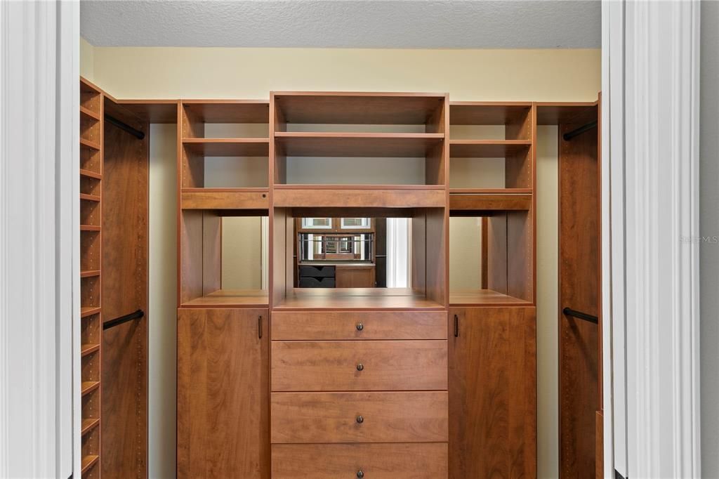 For Sale: $1,990,000 (4 beds, 4 baths, 5317 Square Feet)