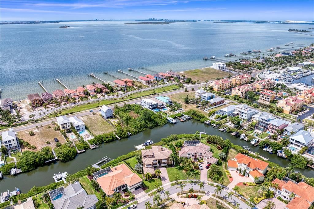 For Sale: $1,990,000 (4 beds, 4 baths, 5317 Square Feet)