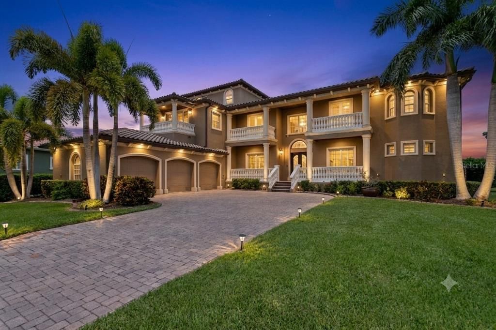 For Sale: $1,990,000 (4 beds, 4 baths, 5317 Square Feet)