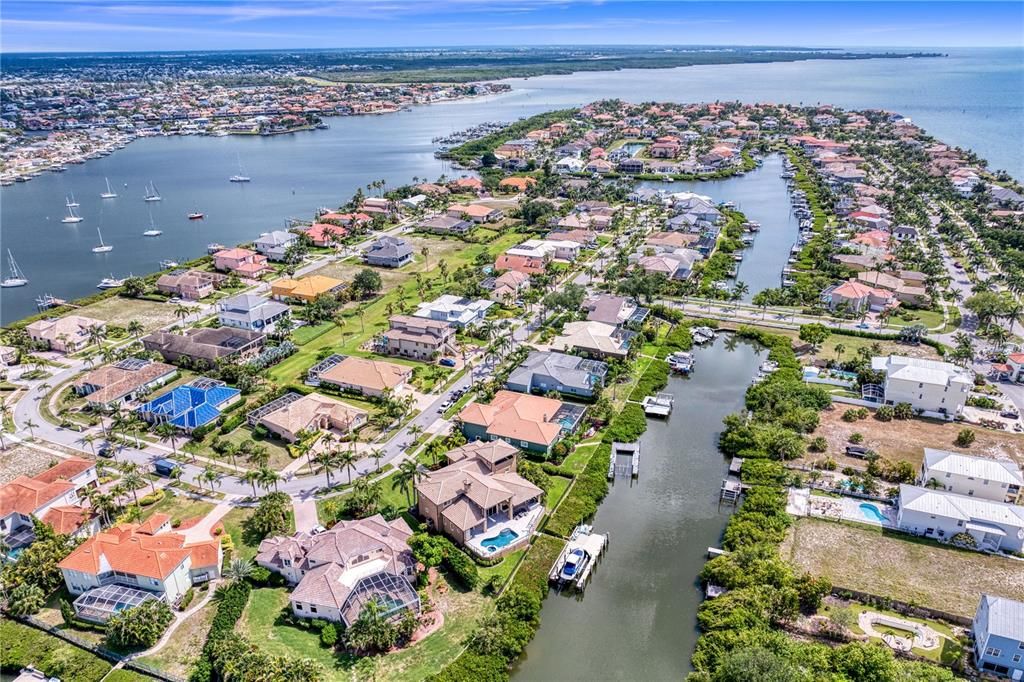 For Sale: $1,990,000 (4 beds, 4 baths, 5317 Square Feet)