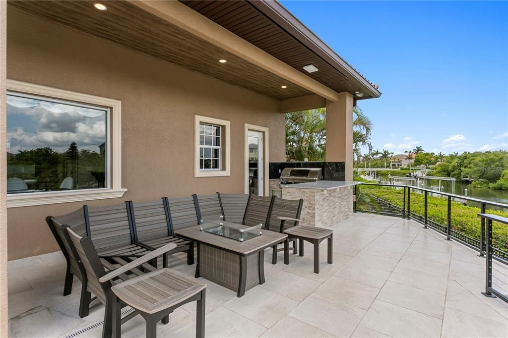 For Sale: $1,990,000 (4 beds, 4 baths, 5317 Square Feet)