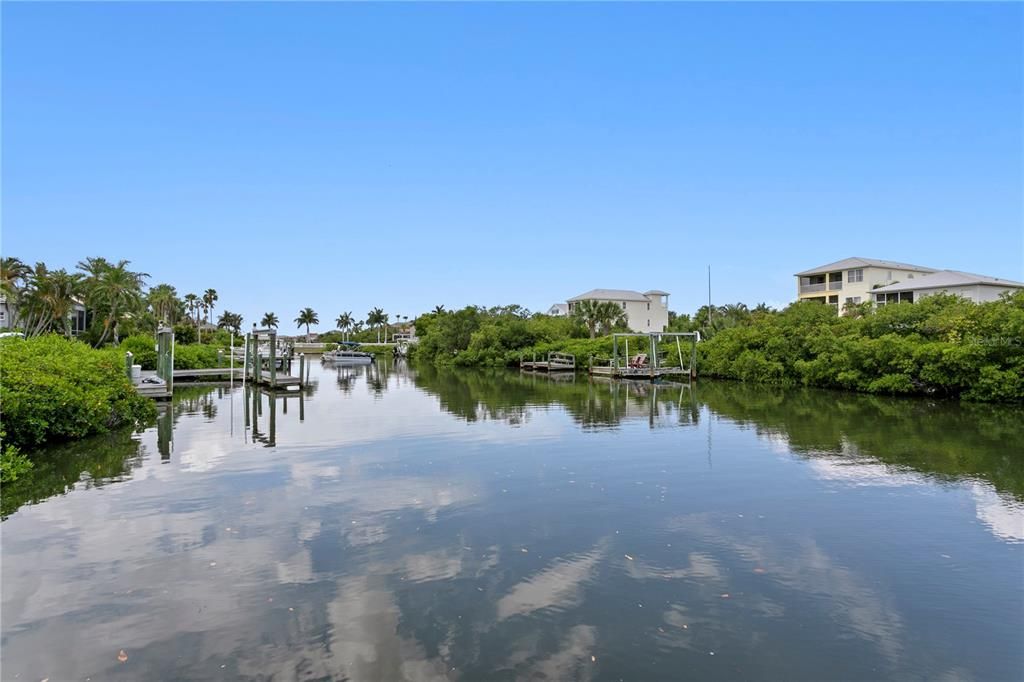 For Sale: $1,990,000 (4 beds, 4 baths, 5317 Square Feet)