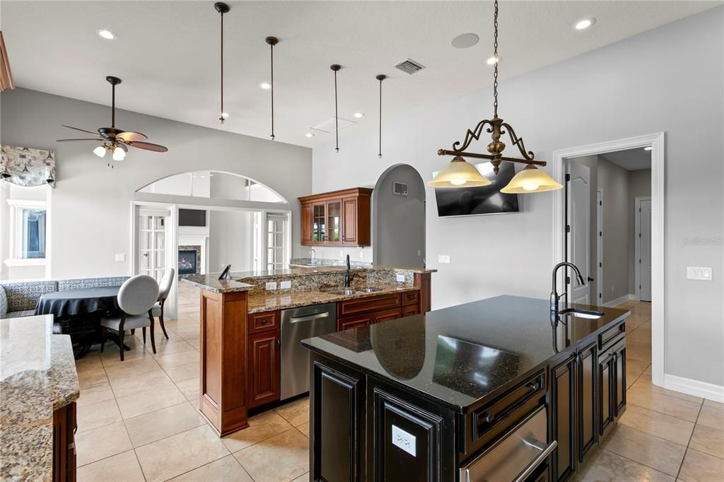 For Sale: $1,990,000 (4 beds, 4 baths, 5317 Square Feet)