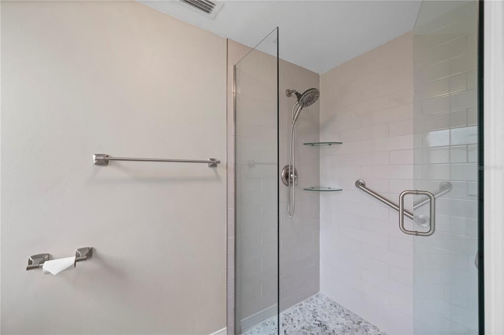 For Sale: $149,900 (2 beds, 2 baths, 1132 Square Feet)