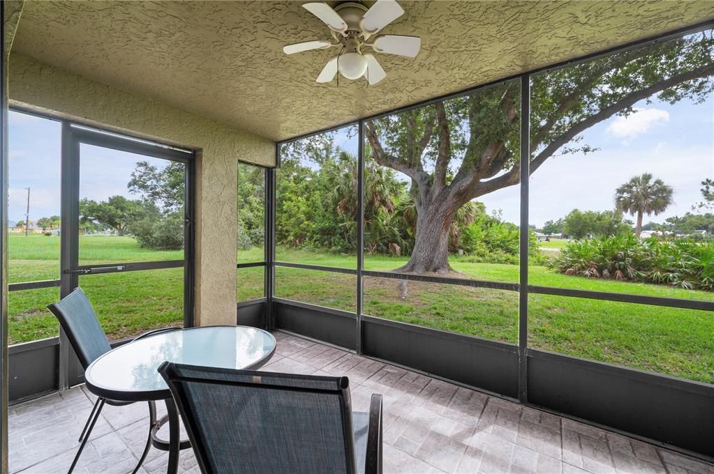 For Sale: $149,900 (2 beds, 2 baths, 1132 Square Feet)