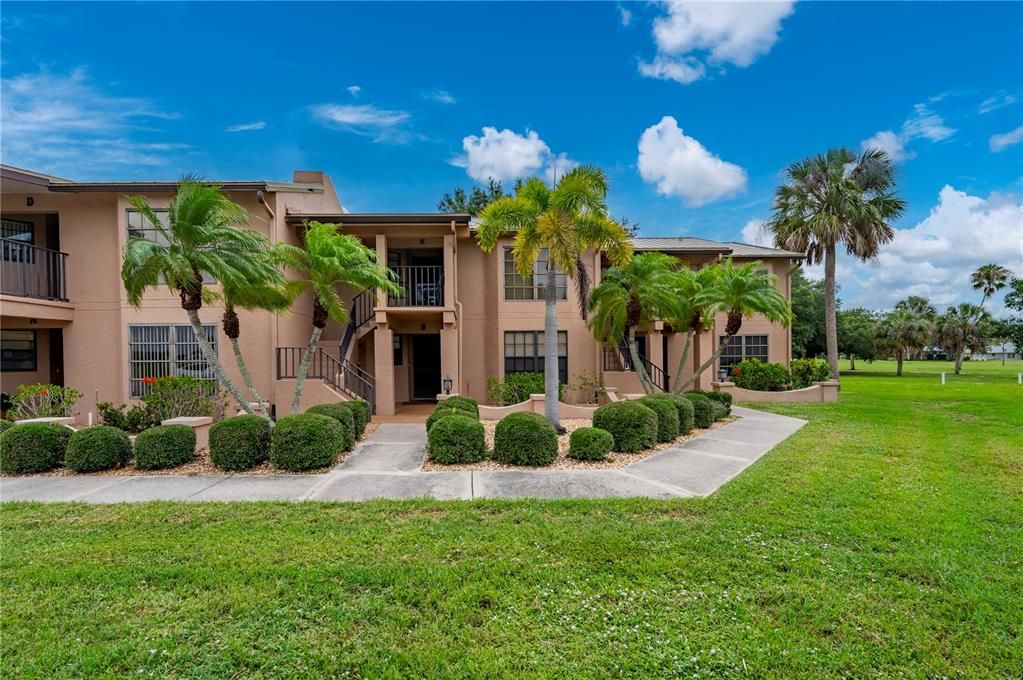 For Sale: $149,900 (2 beds, 2 baths, 1132 Square Feet)
