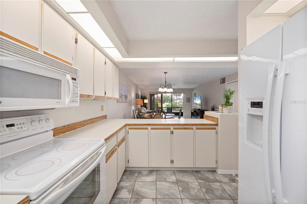 For Sale: $149,900 (2 beds, 2 baths, 1132 Square Feet)