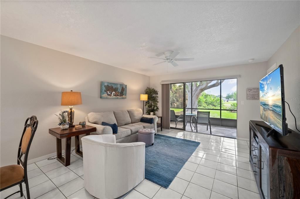 For Sale: $149,900 (2 beds, 2 baths, 1132 Square Feet)