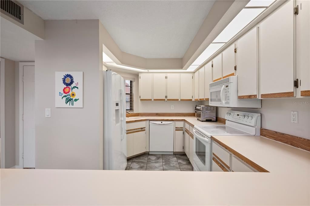 For Sale: $149,900 (2 beds, 2 baths, 1132 Square Feet)