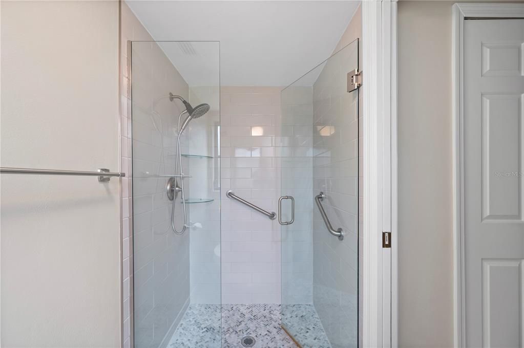 For Sale: $149,900 (2 beds, 2 baths, 1132 Square Feet)