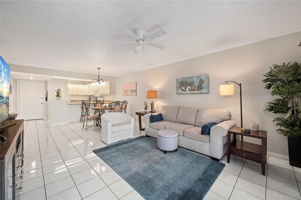 For Sale: $149,900 (2 beds, 2 baths, 1132 Square Feet)