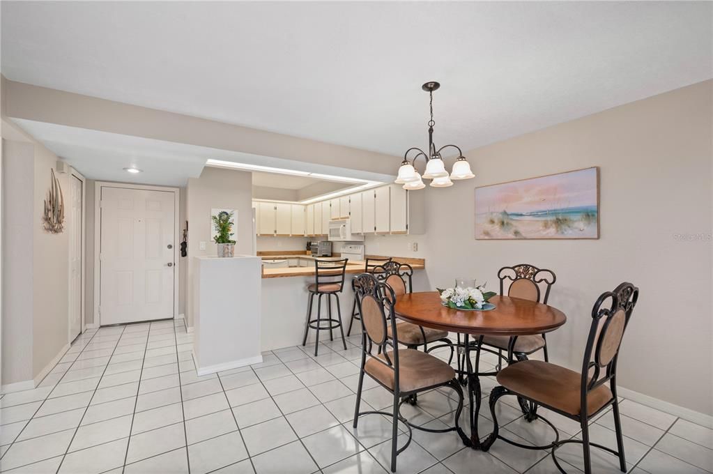 For Sale: $149,900 (2 beds, 2 baths, 1132 Square Feet)
