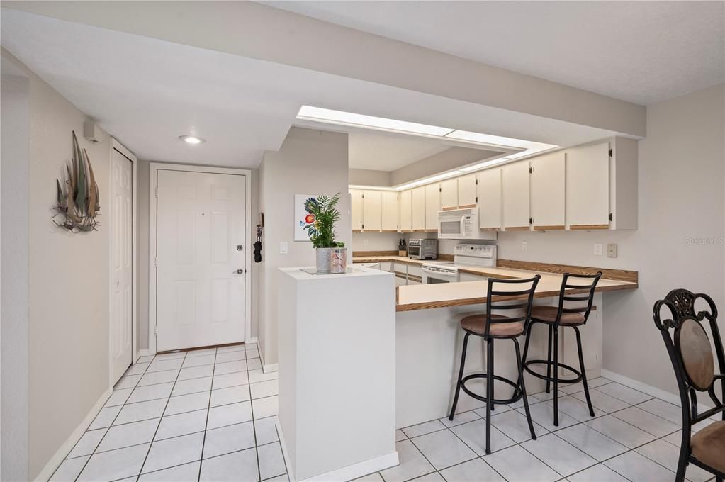 For Sale: $149,900 (2 beds, 2 baths, 1132 Square Feet)