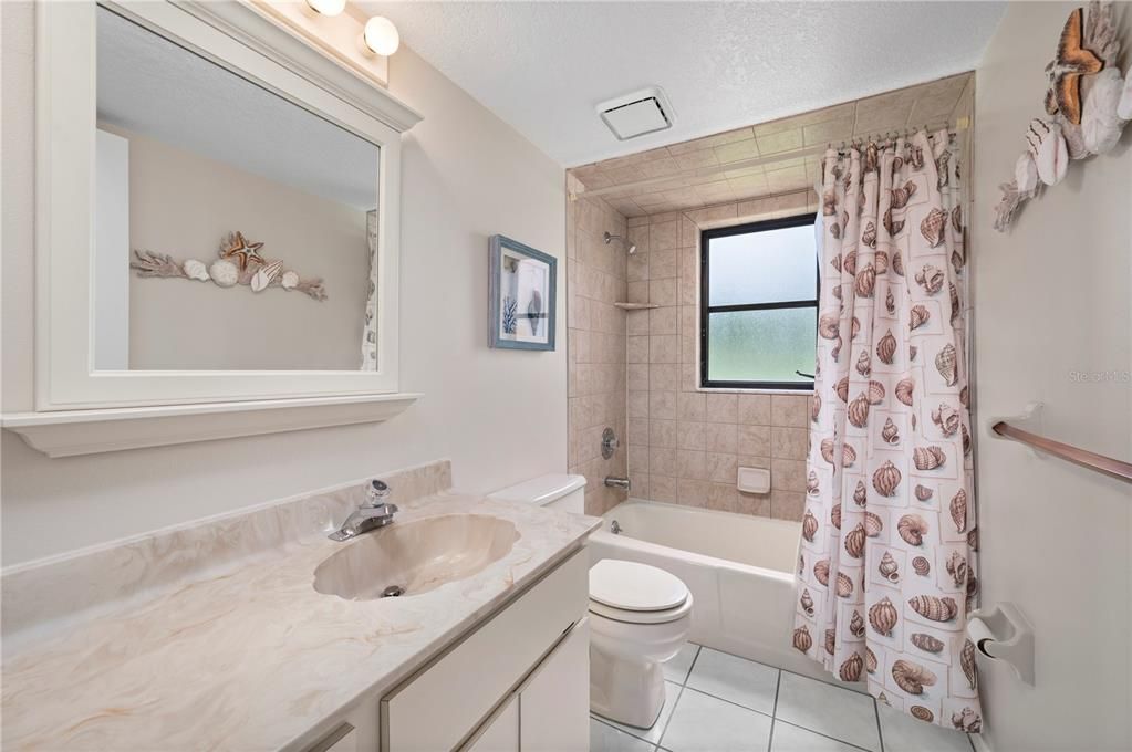 For Sale: $149,900 (2 beds, 2 baths, 1132 Square Feet)