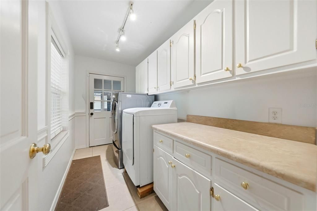 For Sale: $585,000 (4 beds, 4 baths, 4312 Square Feet)