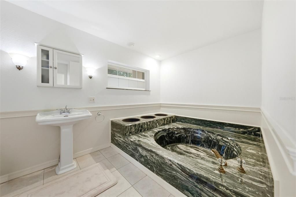 For Sale: $585,000 (4 beds, 4 baths, 4312 Square Feet)