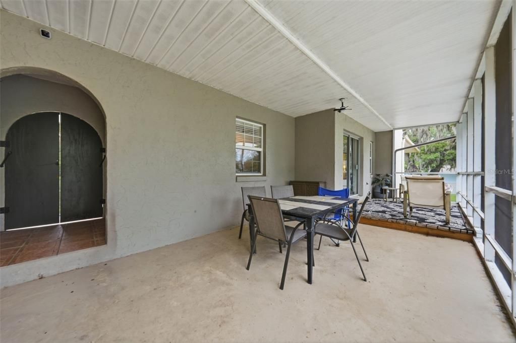 For Sale: $585,000 (4 beds, 4 baths, 4312 Square Feet)