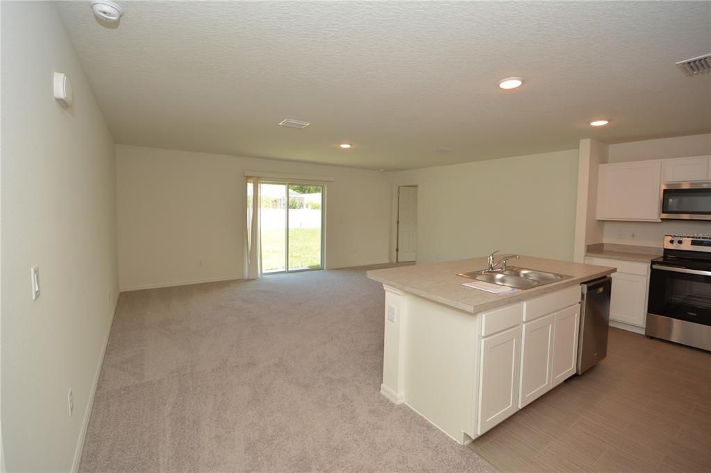 For Rent: $2,300 (4 beds, 2 baths, 1806 Square Feet)