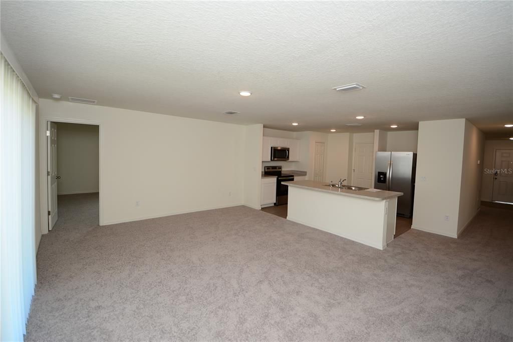 For Rent: $2,300 (4 beds, 2 baths, 1806 Square Feet)
