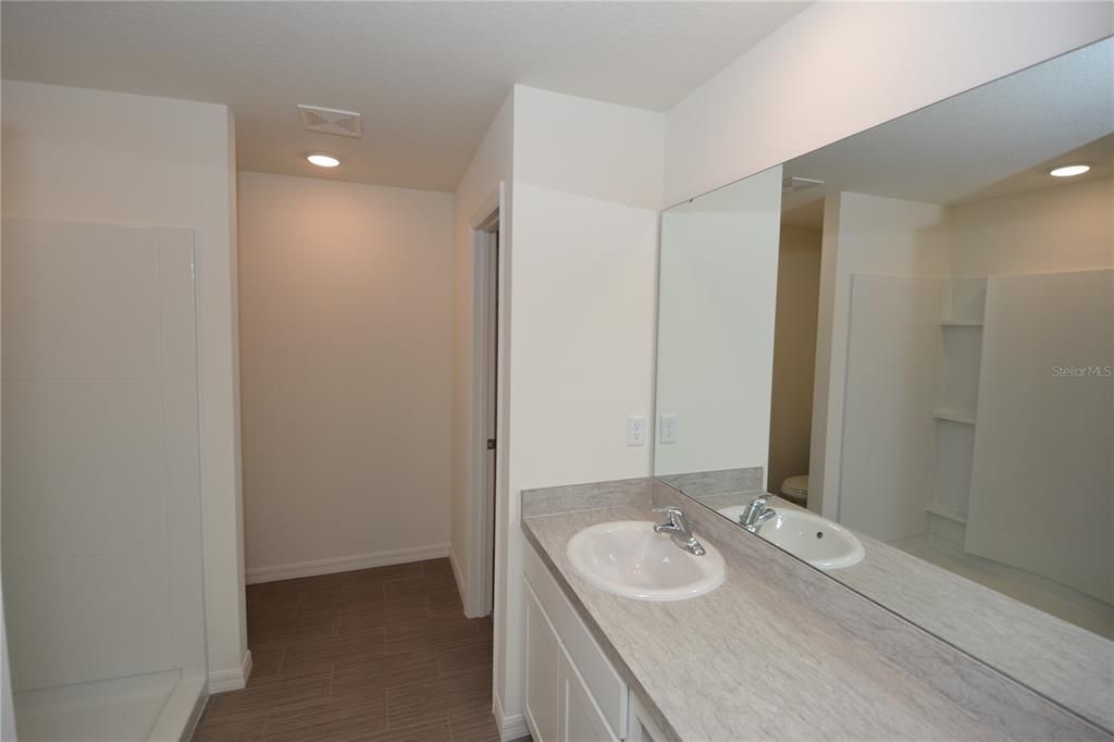 For Rent: $2,300 (4 beds, 2 baths, 1806 Square Feet)