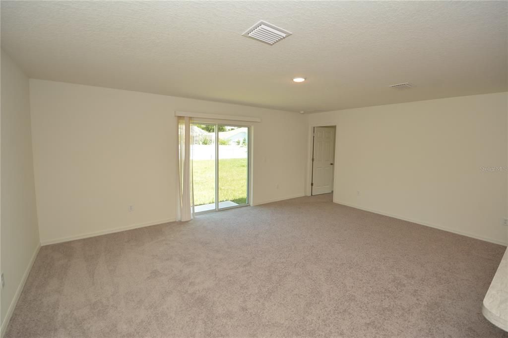 For Rent: $2,300 (4 beds, 2 baths, 1806 Square Feet)