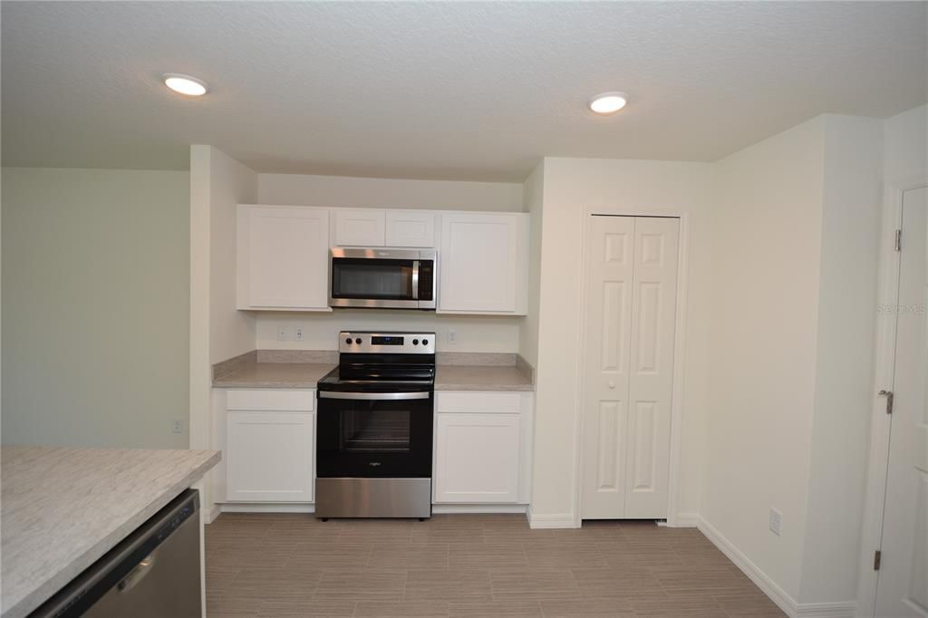 For Rent: $2,300 (4 beds, 2 baths, 1806 Square Feet)