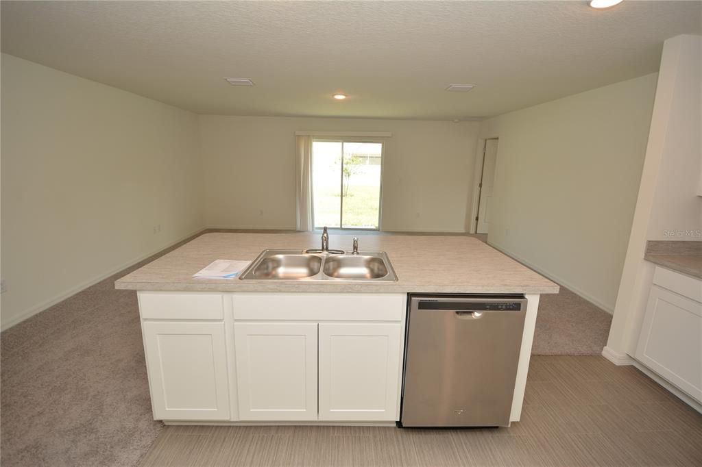 For Rent: $2,300 (4 beds, 2 baths, 1806 Square Feet)