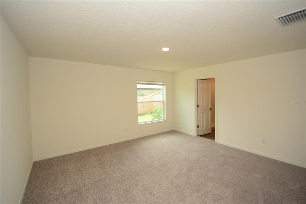 For Rent: $2,300 (4 beds, 2 baths, 1806 Square Feet)