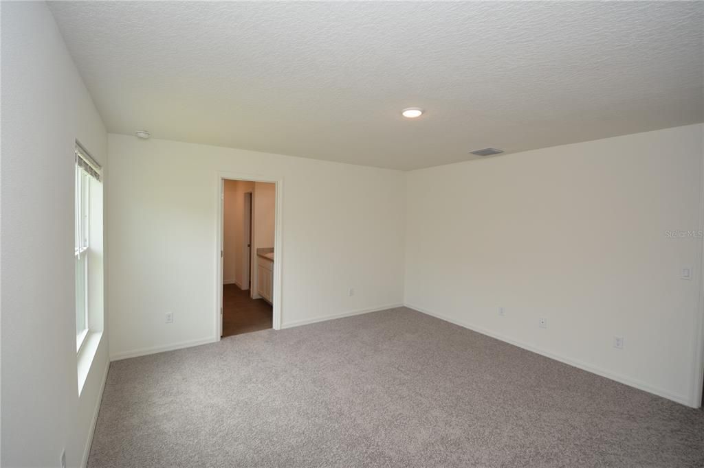 For Rent: $2,300 (4 beds, 2 baths, 1806 Square Feet)
