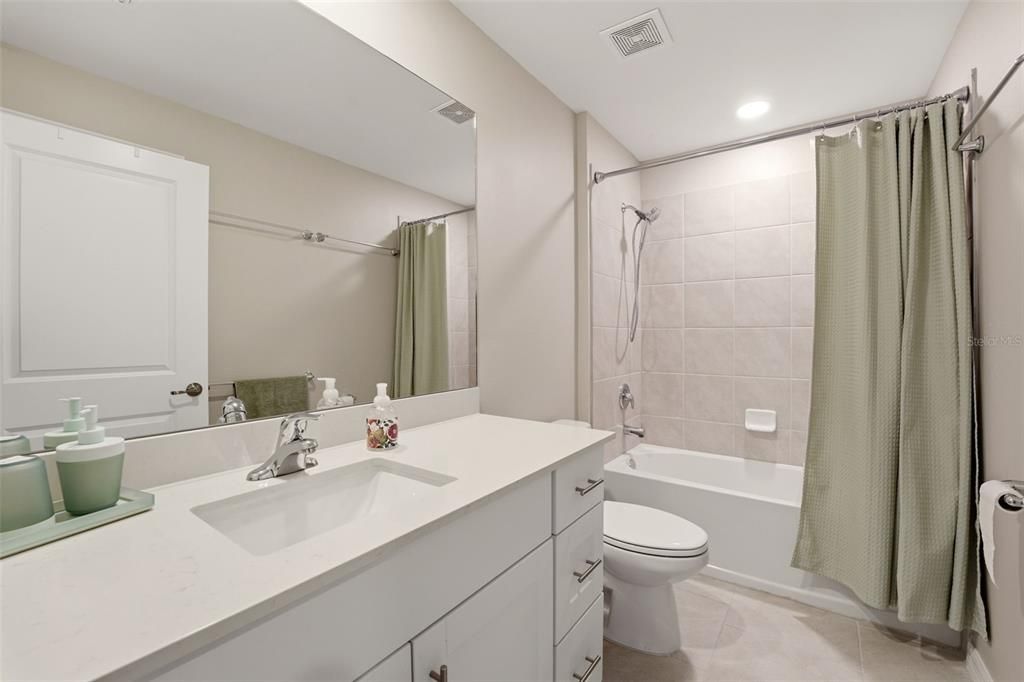 En Venta: $449,000 (4 camas, 2 baños, 1941 Pies cuadrados)
