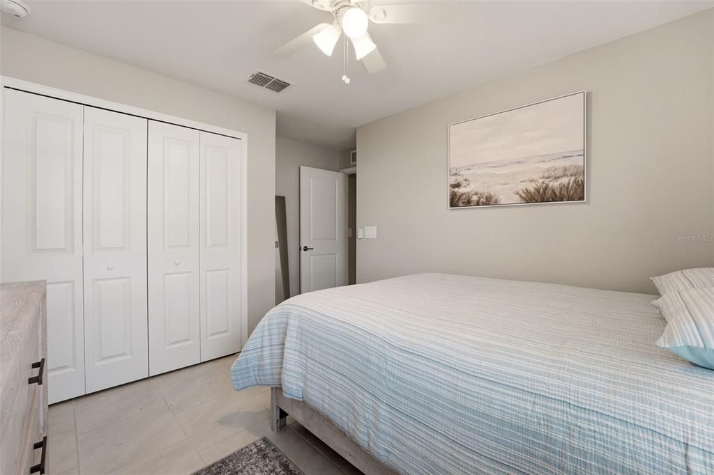 En Venta: $449,000 (4 camas, 2 baños, 1941 Pies cuadrados)