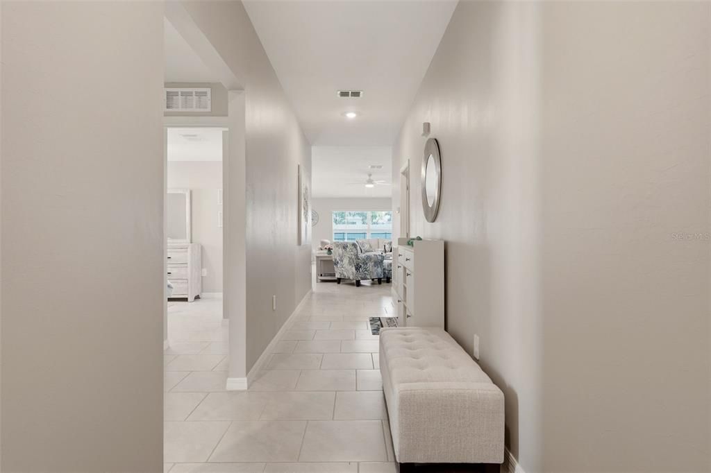 En Venta: $449,000 (4 camas, 2 baños, 1941 Pies cuadrados)