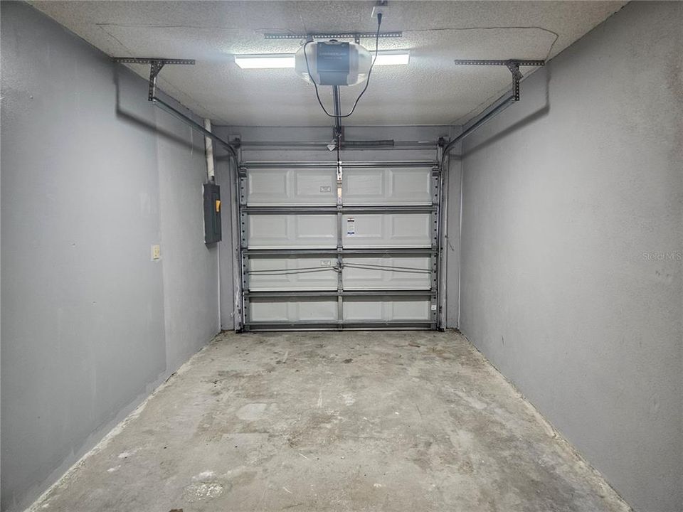 For Rent: $2,000 (2 beds, 1 baths, 797 Square Feet)