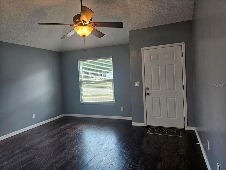 For Rent: $2,000 (2 beds, 1 baths, 797 Square Feet)