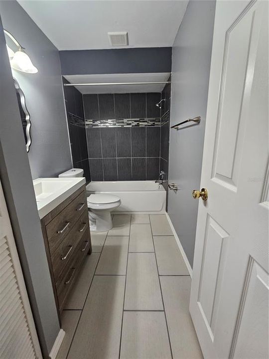 For Rent: $2,000 (2 beds, 1 baths, 797 Square Feet)