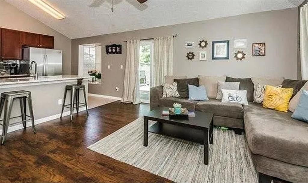 For Rent: $2,000 (2 beds, 1 baths, 797 Square Feet)