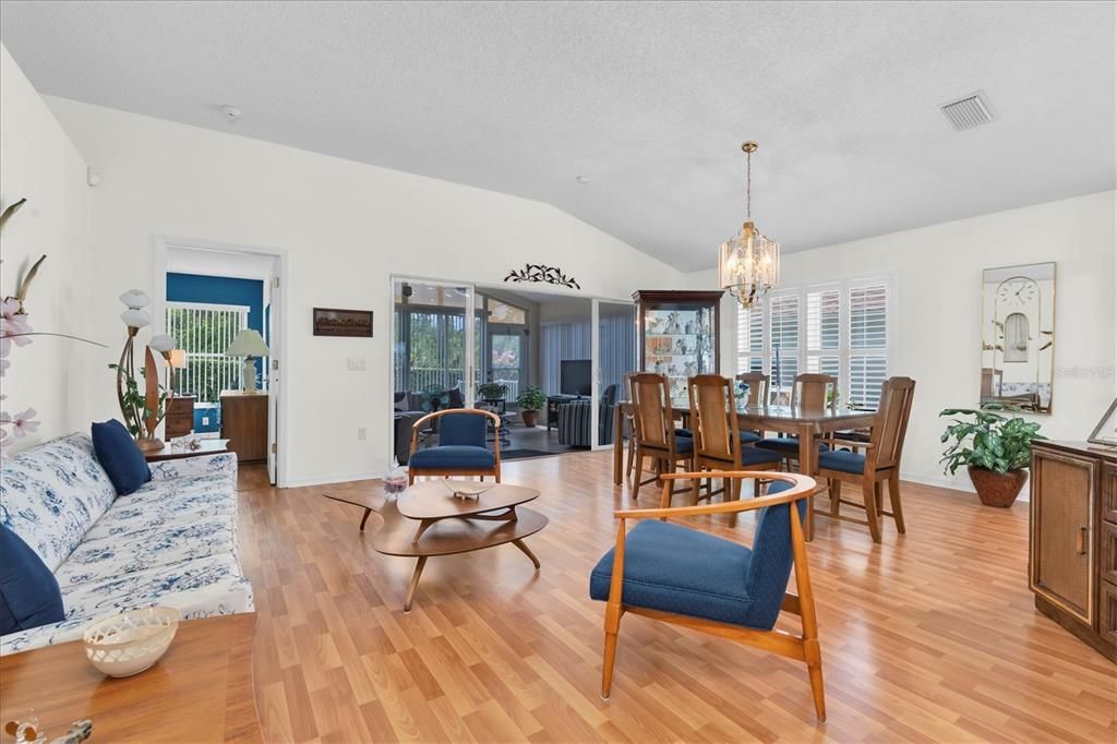 En Venta: $325,000 (3 camas, 2 baños, 1878 Pies cuadrados)
