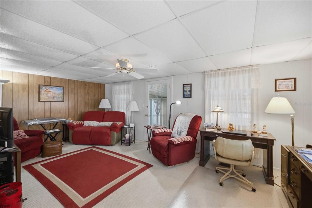 For Sale: $135,000 (2 beds, 1 baths, 1040 Square Feet)