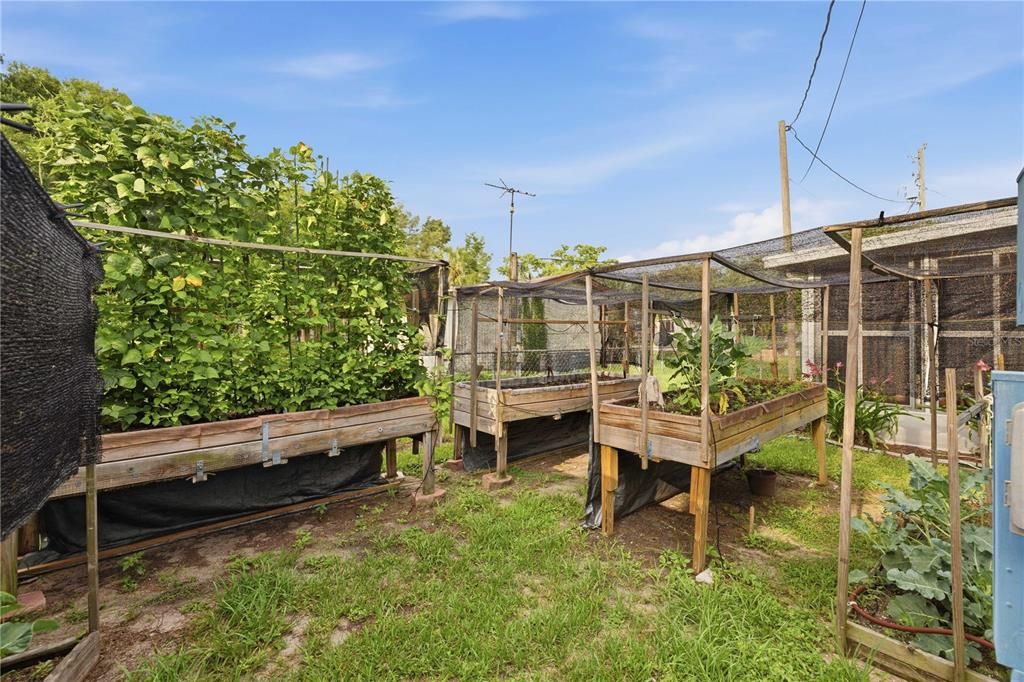 For Sale: $135,000 (2 beds, 1 baths, 1040 Square Feet)