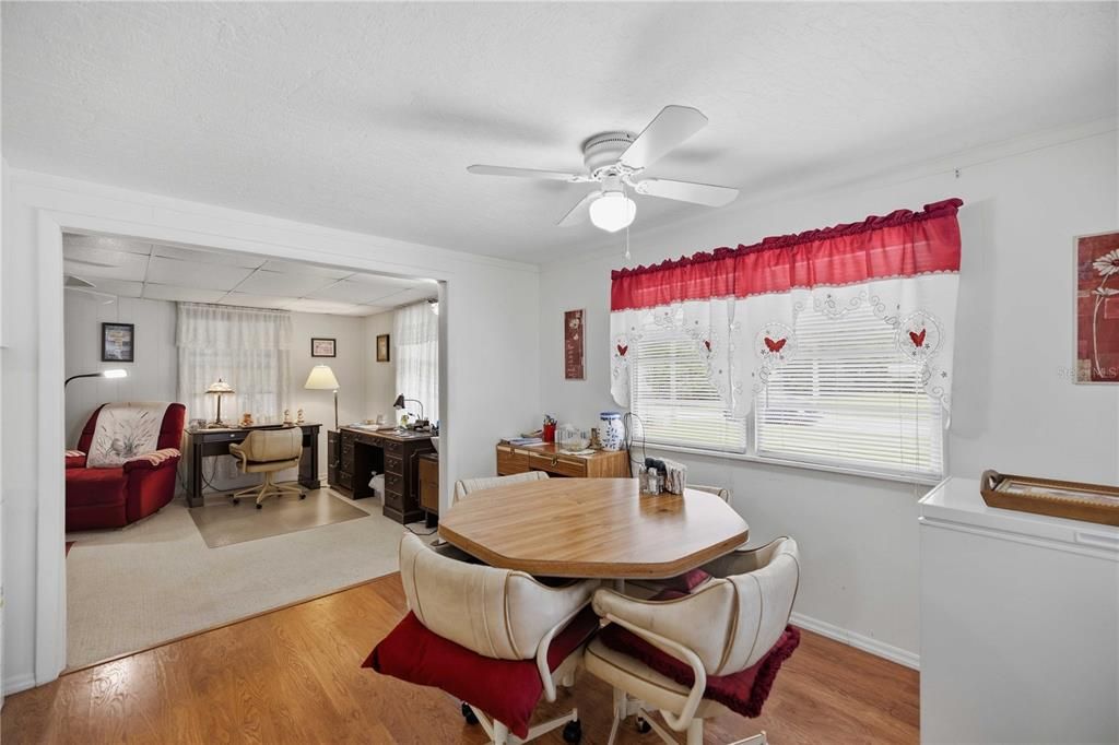For Sale: $135,000 (2 beds, 1 baths, 1040 Square Feet)