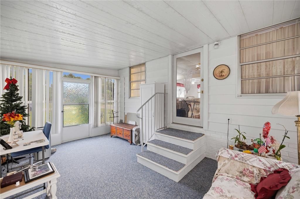 For Sale: $135,000 (2 beds, 1 baths, 1040 Square Feet)